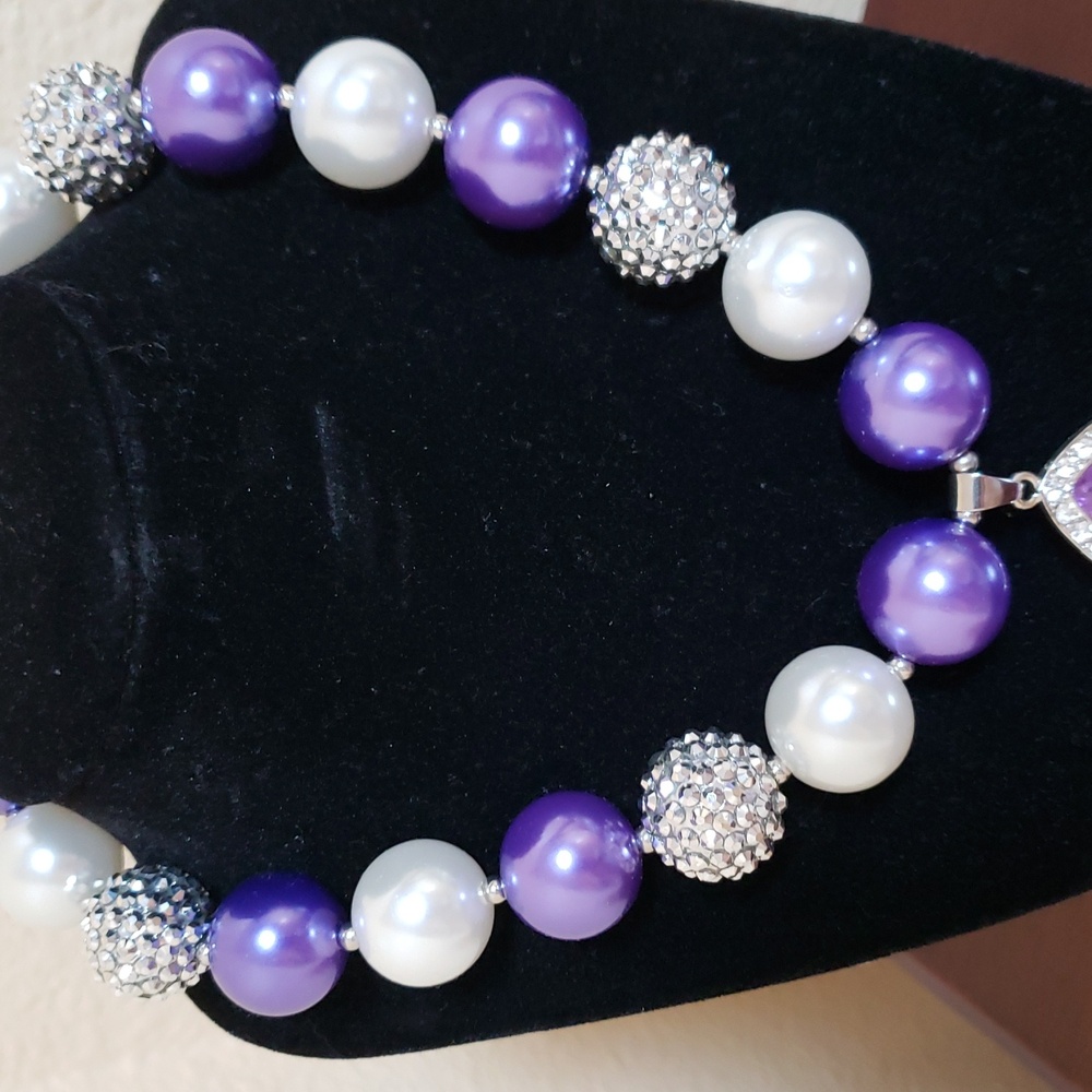 Lovely Beaded Necklace - Picture 3 of 4